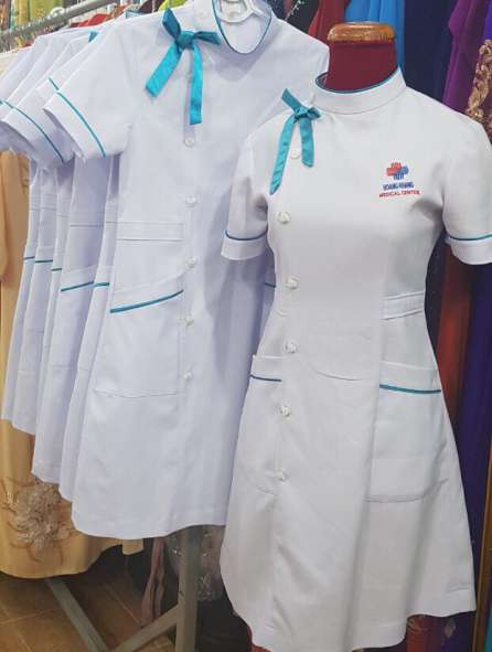 Đồng phục y tá màu trắng